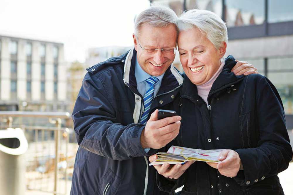 3 Ways to Find Free Cell Phone Deals for Seniors