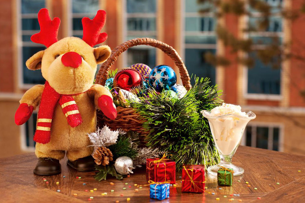 5 gift items you can put in a Christmas hamper for your colleague