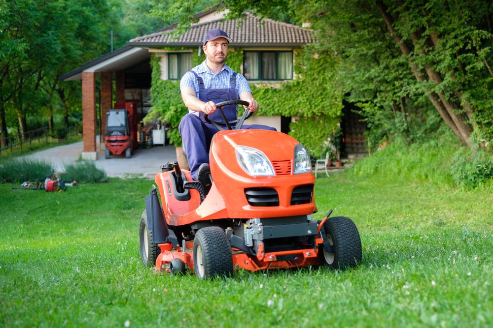 All about Choosing the Right Lawnmower