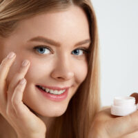 Tips to Choose the Right Skincare Products for Dry Skin