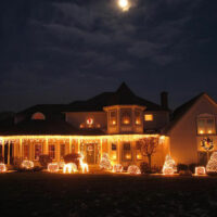 Tips to safely use outdoor Christmas lights during this holiday season