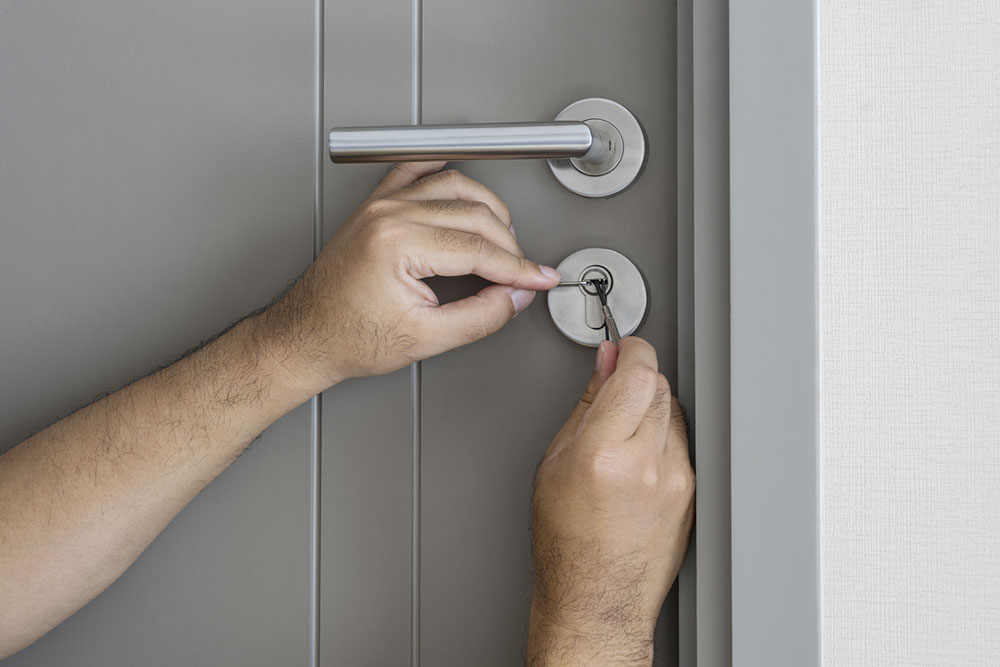 Qualities to look while hiring a locksmith