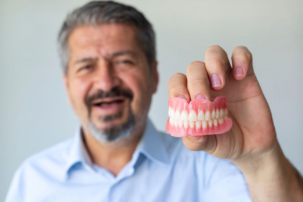 Snap-In Dentures &#8211; Procedure, Benefits, Cost, and Tips